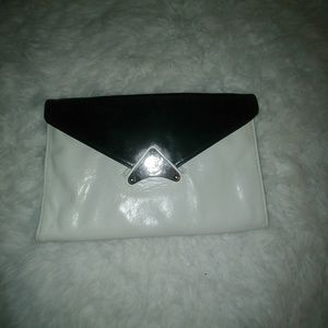 Bebe reversabile envelope clutch